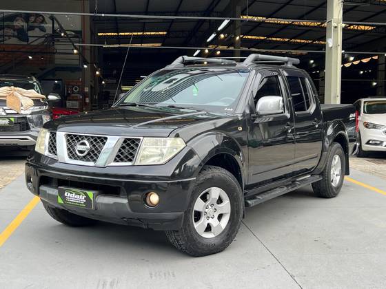 NISSAN FRONTIER 2.5 LE 4X4 CD TURBO ELETRONIC DIESEL 4P AUTOMÁTICO
